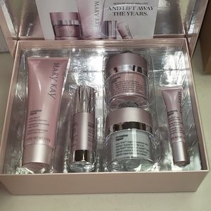 Mary Kay TimeWise Repair volu firm set!
